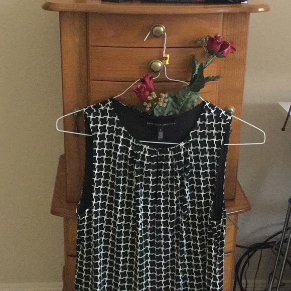 NEW peek-a-boo. top - Picture 2 of 4